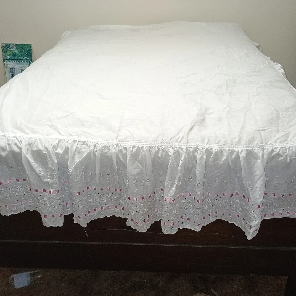 White Full Size Dust Ruffle Bed Skirt Eyelet Pattern & Pink Ribbon Accents - Picture 7 of 9